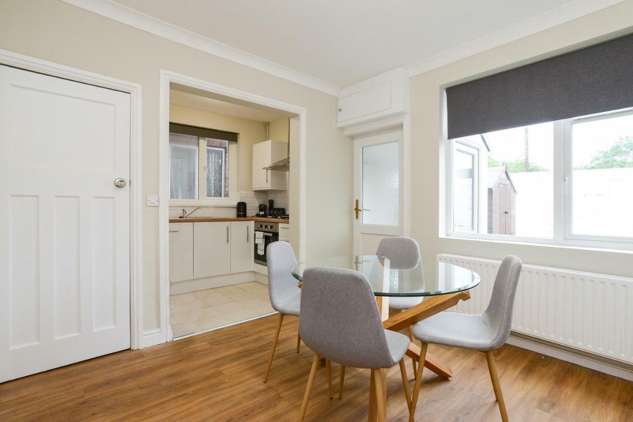 Cosy House In The Heart Of Beeston With Free Parking And Wifi Villa นอตติงแฮม ภายนอก รูปภาพ