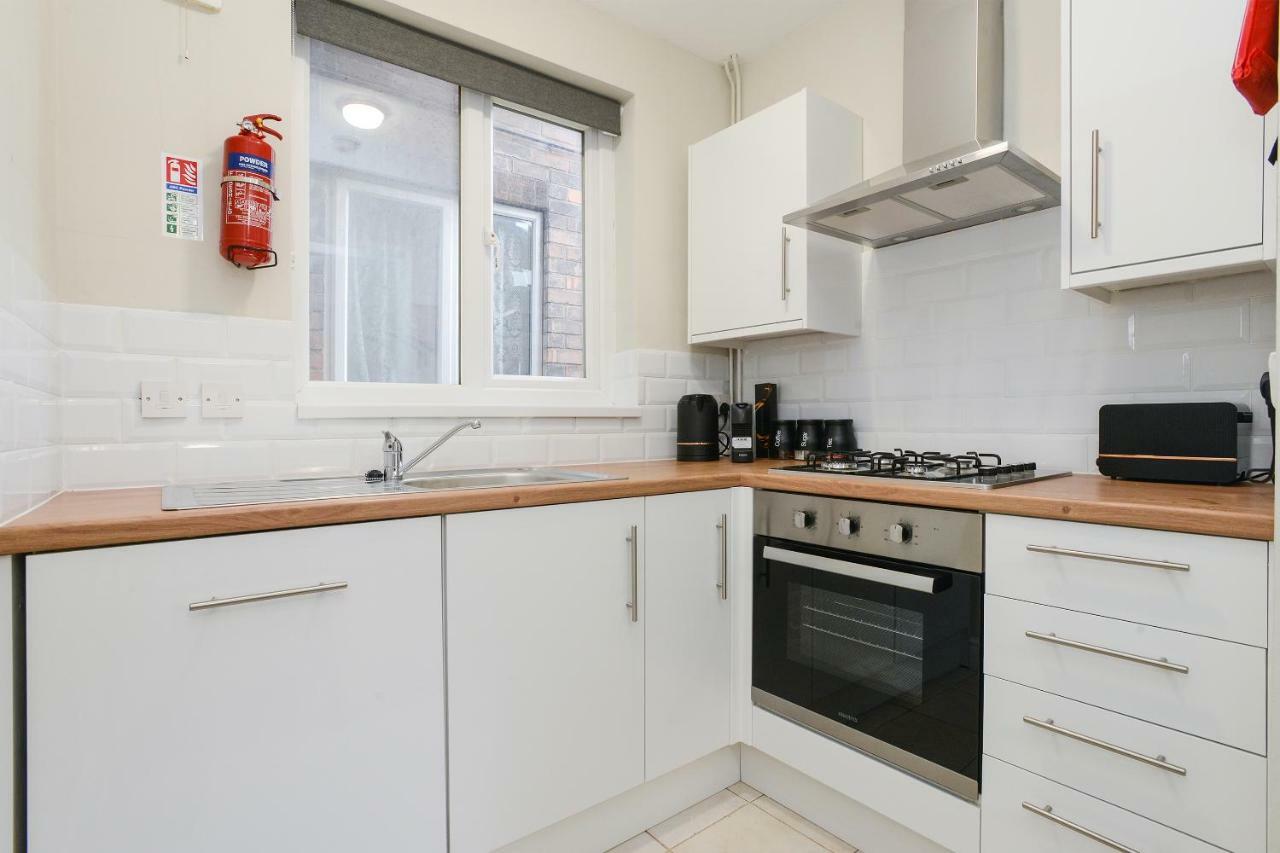 Cosy House In The Heart Of Beeston With Free Parking And Wifi Villa นอตติงแฮม ภายนอก รูปภาพ