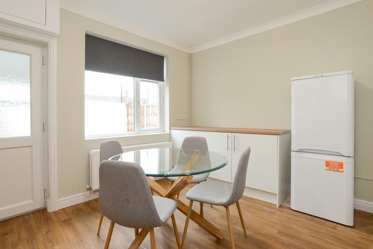 Cosy House In The Heart Of Beeston With Free Parking And Wifi Villa นอตติงแฮม ภายนอก รูปภาพ